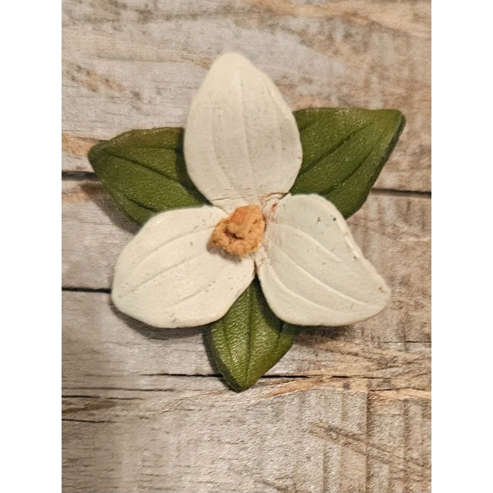 Trillium Flower brooch pin - signed Canada Floral Statement Lapel Accent FASHION